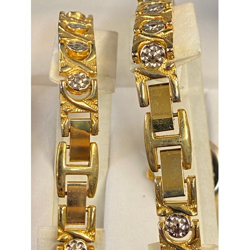 761 - BOXED PHILLIP MERCIER LADIES GOLD PLATED WRISTWATCH AND MATCHING BRACELET SET