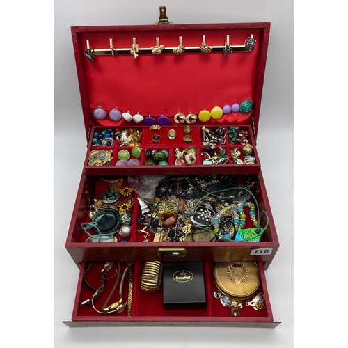 710 - RED JEWELLERY BOX WITH VARIOUS SETS OF EARRINGS, RINGS, PENDANTS AND POWDER COMPACT