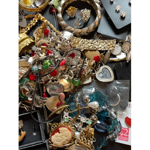 708 - BAG OF VARIOUS COSTUME JEWELLERY, BEADS, CHAINS, BRACELETS, AND BOXED JEWELLERY