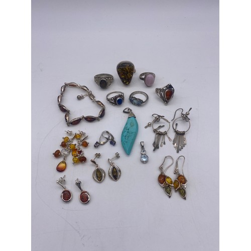 699 - SELECTION OF SILVER JEWELLERY INC. AMBER CABOCHON EARRINGS, MATCHING BRACELET, RINGS AND STONE SET P... 