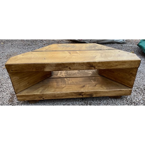 11 - RUSTIC PINE MEDIA STAND