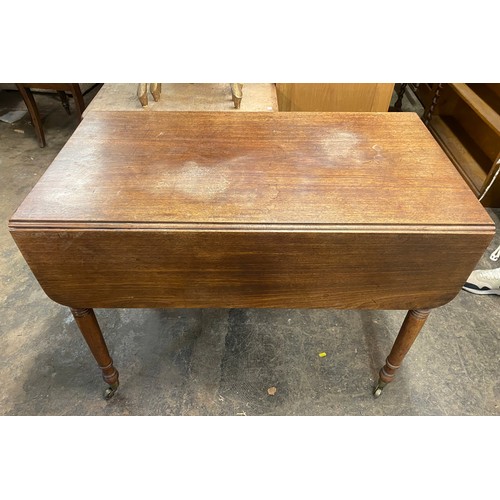 59 - EARLY 19TH CENTURY MAHOGANY PEMBROKE TABLE ON RING TURNED LEGS