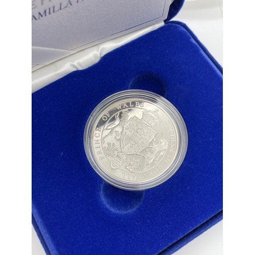 423 - ROYAL MINT HIS ROYAL HIGHNESS THE PRINCE OF WALES 60TH BIRTHDAY COMMEMORATIVE CROWN X 2, AND A ROYAL... 