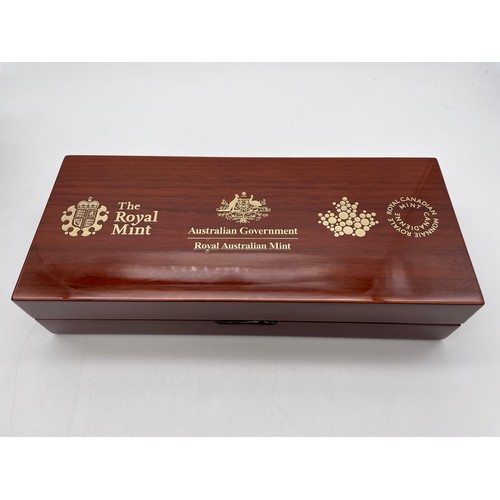 424 - ROYAL MINT THE LONGEST REIGNING MONARCH OF THE COMMONWEALTH 2015 ROYAL SILVER COIN COLLECTION