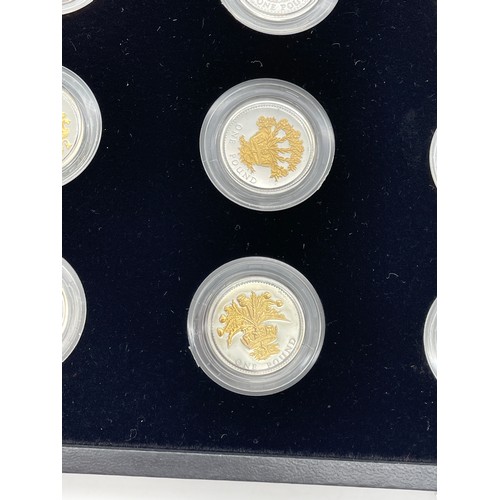 425 - ROYAL MINT 25TH ANNIVERSARY SILVER PROOF UK £1 COIN SET