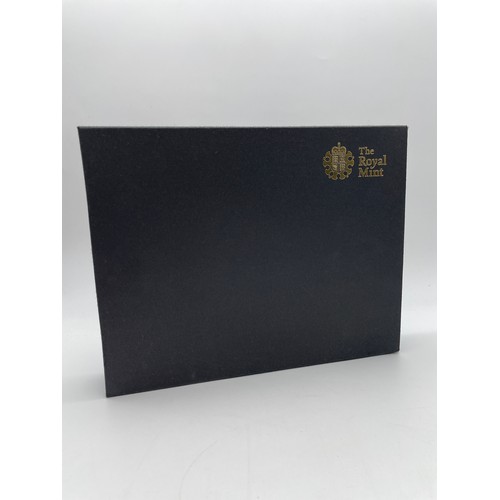 425 - ROYAL MINT 25TH ANNIVERSARY SILVER PROOF UK £1 COIN SET