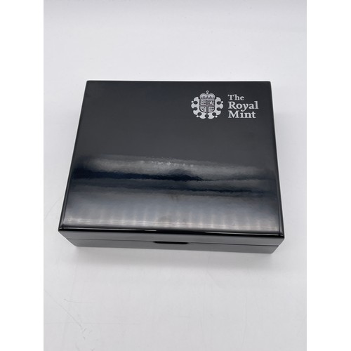 404 - ROYAL MINT 2010 UK SILVER PIEDFORT COMMEMORATIVE COIN SET