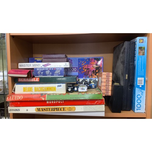 260 - SELECTION OF VINTAGE BOARD GAMES INCLUDING MASTER MIND, CLUEDO