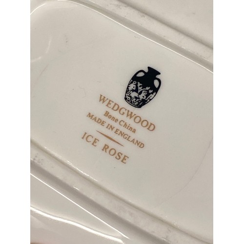 202 - SHELF OF WEDGWOOD BONE CHINAWARES MAINLY SMALL VASES, TRINKET BOXES AND PIN DISHES, KUTANI CRANE, ME... 