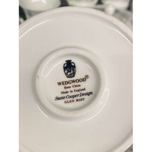 202 - SHELF OF WEDGWOOD BONE CHINAWARES MAINLY SMALL VASES, TRINKET BOXES AND PIN DISHES, KUTANI CRANE, ME... 