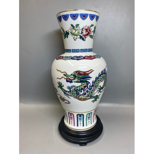 214 - PAIR OF FINE PORCELAIN THE DANCE OF THE CELESTIAL DRAGON BALUSTER VASES