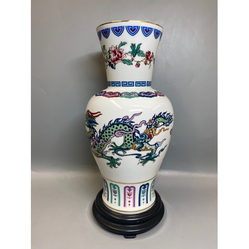 214 - PAIR OF FINE PORCELAIN THE DANCE OF THE CELESTIAL DRAGON BALUSTER VASES
