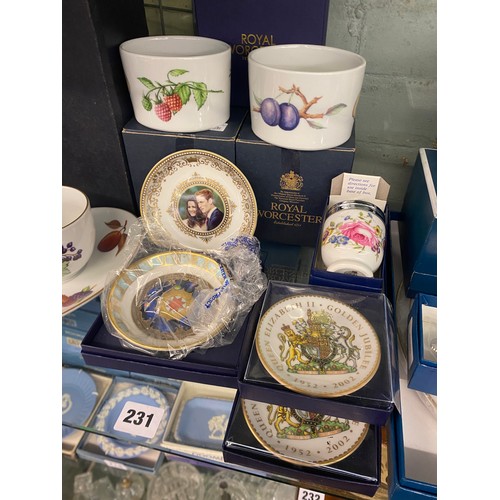 231 - SHELF - BOXED ROYAL WORCESTER EGG CODDLERS, COTSWOLD FRUIT PATTERN BOWLS, BREAKFAST CUP AND SAUCER, ... 