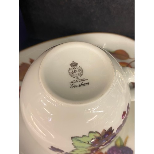 231 - SHELF - BOXED ROYAL WORCESTER EGG CODDLERS, COTSWOLD FRUIT PATTERN BOWLS, BREAKFAST CUP AND SAUCER, ... 