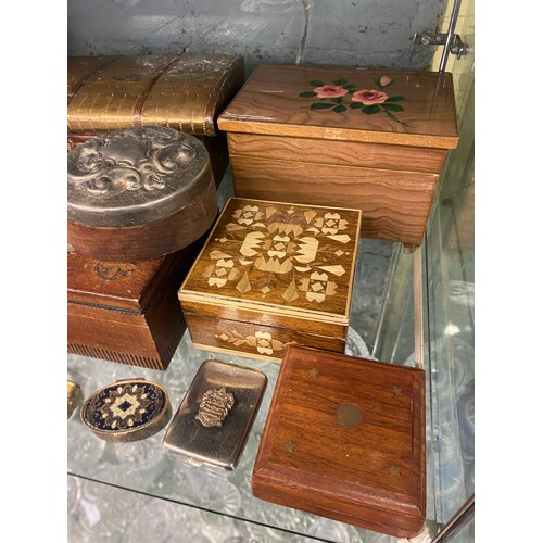 232 - SELECTION OF DECORATIVE WOODEN BOXES AND CASKETS, PILL BOXES
