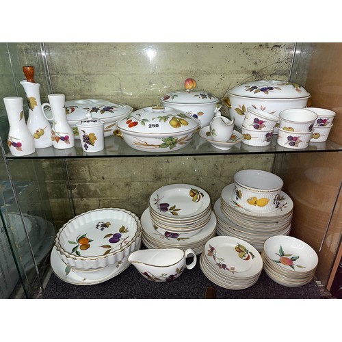 250 - SELECTION OF ROYAL WORCESTER EVESHAM PATTERN TABLE WARES, RAMEKINS', CASSEROLE DISHES AND TUREENS AN... 