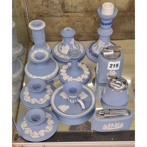 219 - WEDGWOOD BLUE JASPERWARE TABLE LIGHTERS, CHAMBER STICK AND CANDLE STICK