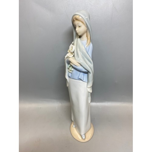 227 - FOUR BOXED LLADRO FIGURES CHILDREN WITH CHAMBER STICKS, PLUS NAO SEATED GIRL FIGURE