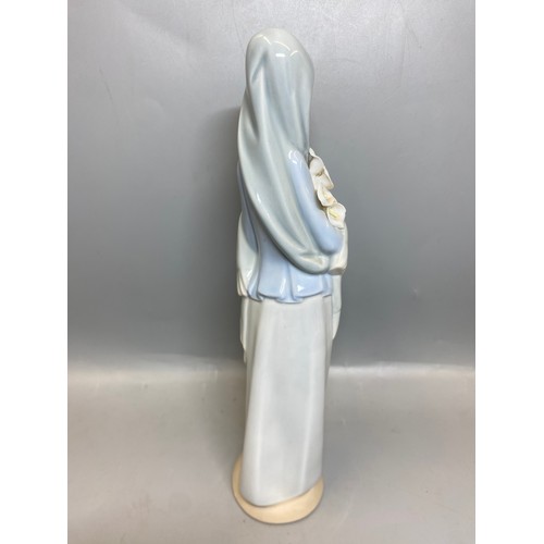 227 - FOUR BOXED LLADRO FIGURES CHILDREN WITH CHAMBER STICKS, PLUS NAO SEATED GIRL FIGURE