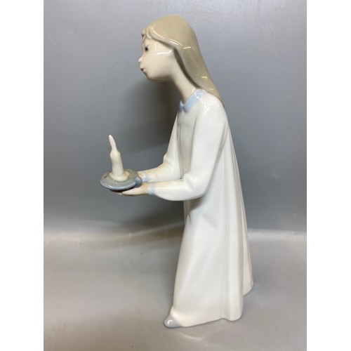 227 - FOUR BOXED LLADRO FIGURES CHILDREN WITH CHAMBER STICKS, PLUS NAO SEATED GIRL FIGURE