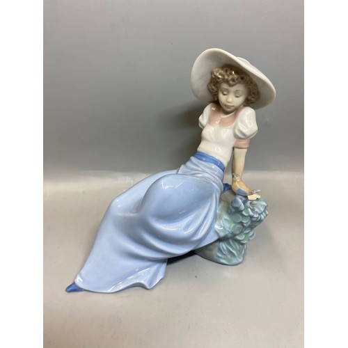 227 - FOUR BOXED LLADRO FIGURES CHILDREN WITH CHAMBER STICKS, PLUS NAO SEATED GIRL FIGURE