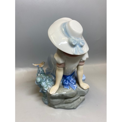 227 - FOUR BOXED LLADRO FIGURES CHILDREN WITH CHAMBER STICKS, PLUS NAO SEATED GIRL FIGURE