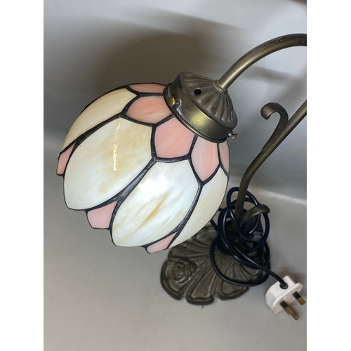 276 - STAINED GLASS FLOWER HEAD DESK LAMP