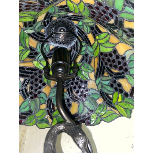 279 - METAL WORK CRANE FIGURAL TABLE LAMP WITH STAINED GLASS SHADE