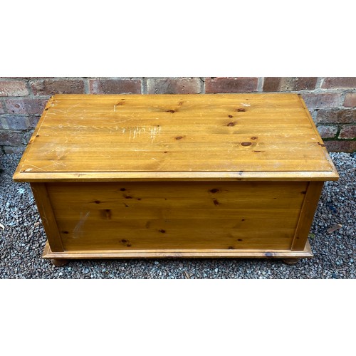 195 - PINE BLANKET BOX