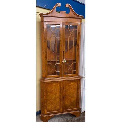 32 - BURR WALNUT GEORGIAN STYLE ASTRAGAL GLAZED CORNER CABINET