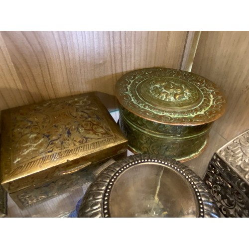 324 - SELECTION OF BRASS, ENAMELLED AND METALWARE TRINKET BOXES AND CASKETS