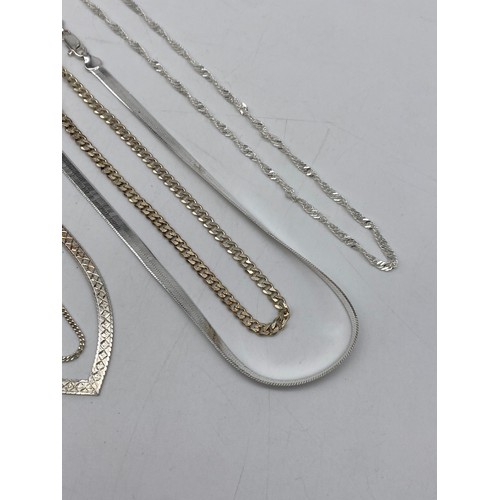 520 - SELECTION OF SILVER HERRINGBONE AND BELCHER LINK NECKLACES AND CHAINS 2.7OZ APPROX