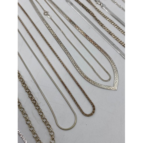 520 - SELECTION OF SILVER HERRINGBONE AND BELCHER LINK NECKLACES AND CHAINS 2.7OZ APPROX