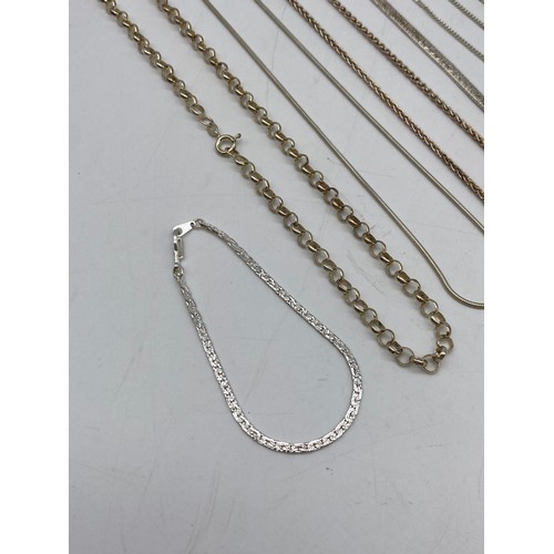 520 - SELECTION OF SILVER HERRINGBONE AND BELCHER LINK NECKLACES AND CHAINS 2.7OZ APPROX