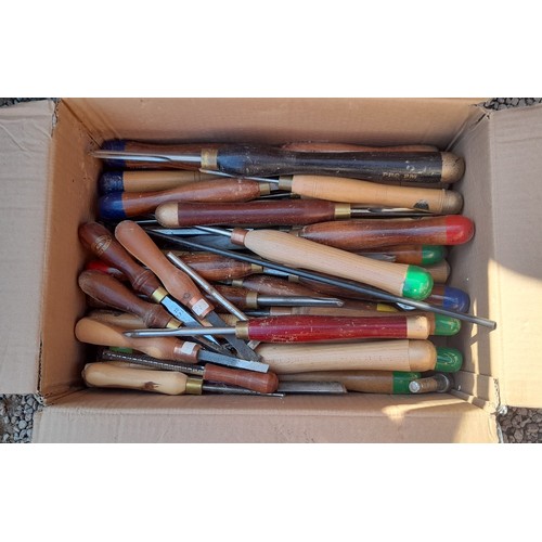 216B - BOX OF VARIOUS GOOD QUALITY WOOD TURNING CHISELS AND RASPS