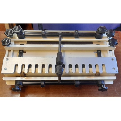 195Q - MORTICE DOVE TAILING JIG AND ATTACHMENTS