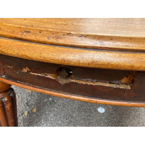 4 - VICTORIAN MAHOGANY OVAL MOULDED EDGE EXTENDING DINING TABLE ON TAPERED FLUTED LEGS