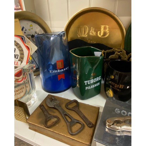 280 - SHELF OF PUBLIC HOUSE BREWERIANA DEWARS ICE BUCKET, VARIOUS WHISKEY WATER JUGS AND TRAYS