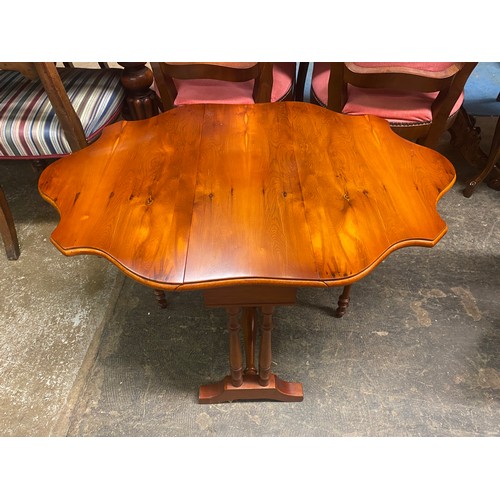 11 - YEW BUTTERFLY DROP FLAP SUTHERLAND TYPE TABLE