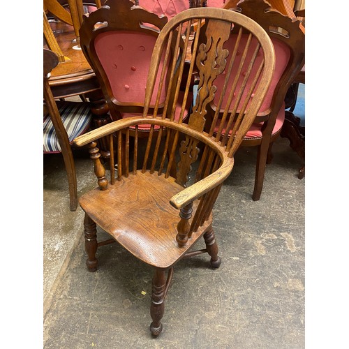 48 - 19TH CENTURY ELM PIERCED FIDDLE BACK COUNTRY WINDSOR CHAIR WITH CRINOLINE STRETCHER