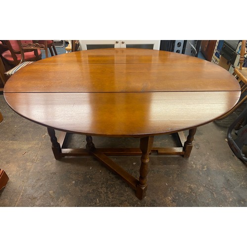 72 - GOOD QUALITY REPRODUCTION 18TH CENTURY STYLE DROP FLAP WAKE TABLE