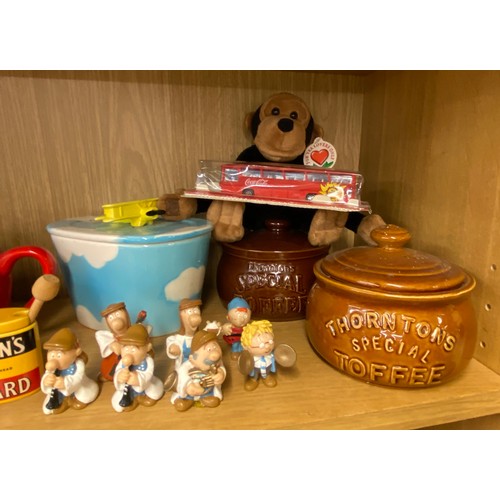 288 - TWO SHELVES OF TETLEY TEA FOLK AND RELATED ADVERTISING WARES AND CONFECTIONARY STORAGE JARS, TEAPOTS... 