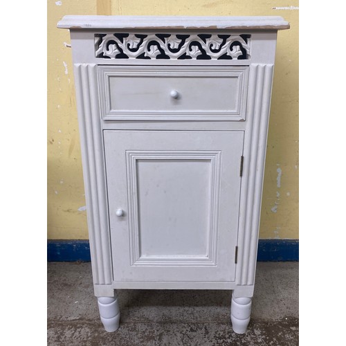 162 - WHITE PAINTED OPEN SHELF UNIT AND MATCHING BEDSIDE CUPBOARD