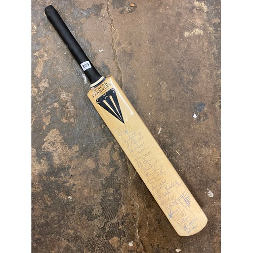 309 - DUNCAN FERNLEY CRICKET BAT WITH SIGNATURES TO FRONT AND BACK IN NYLON CASE