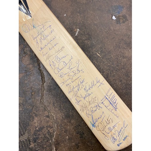 309 - DUNCAN FERNLEY CRICKET BAT WITH SIGNATURES TO FRONT AND BACK IN NYLON CASE