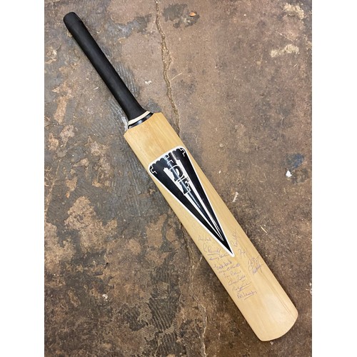 309 - DUNCAN FERNLEY CRICKET BAT WITH SIGNATURES TO FRONT AND BACK IN NYLON CASE