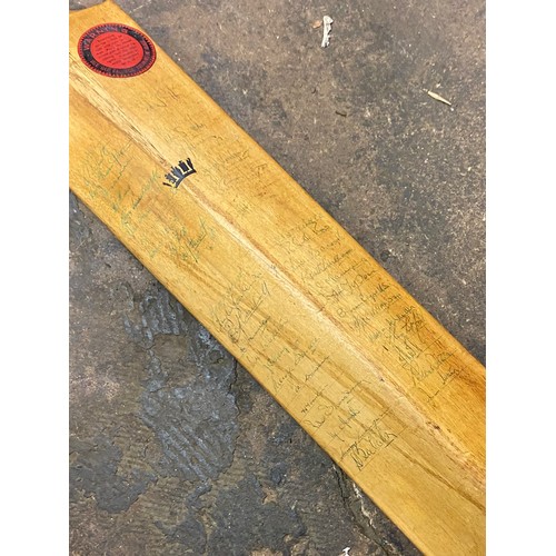 310 - GRADIDGE IMPERIAL DRIVER CRICKET BAT ENGLAND V SOUTH AFRICA WITH SIGNATURES FRONT AND BACK SOME FADE... 