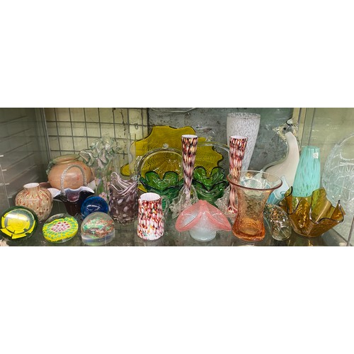 343 - SHELF OF GLASS PAPERWEIGHTS, HANDKERCHIEF VASES, BASKETS AND FISH FIGURE