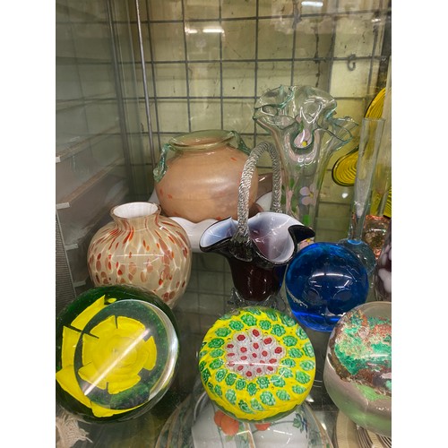 343 - SHELF OF GLASS PAPERWEIGHTS, HANDKERCHIEF VASES, BASKETS AND FISH FIGURE