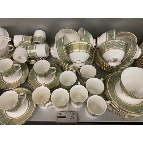 333 - ROYAL DOULTON ENGLISH RENAISSANCE BONE CHINA TABLE SERVICE